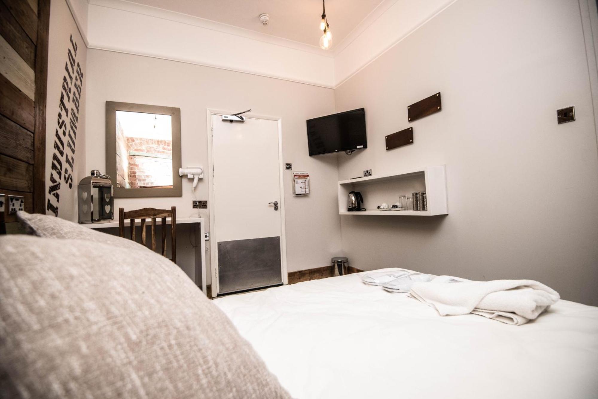 Leaside Hotel لوتون الغرفة الصورة